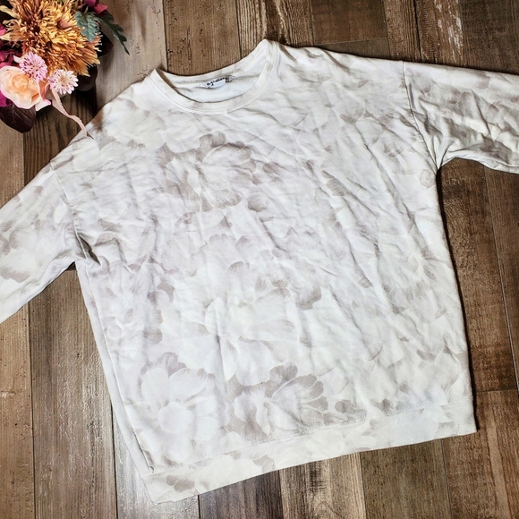 Athleta Gray and White Floral Women's Crewneck Fleece Pullover Sweatshirt EUC - Picture 5 of 15